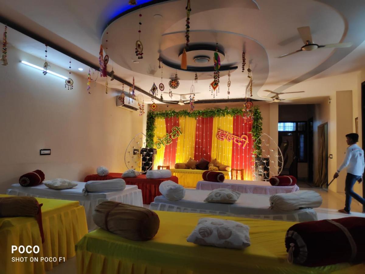 Surabhi Garden Inn Λάκναου Εξωτερικό φωτογραφία
